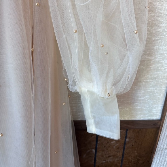 Elegant Cream Special‎ Occasion Dress with Timeless Design - Picture 4 of 9